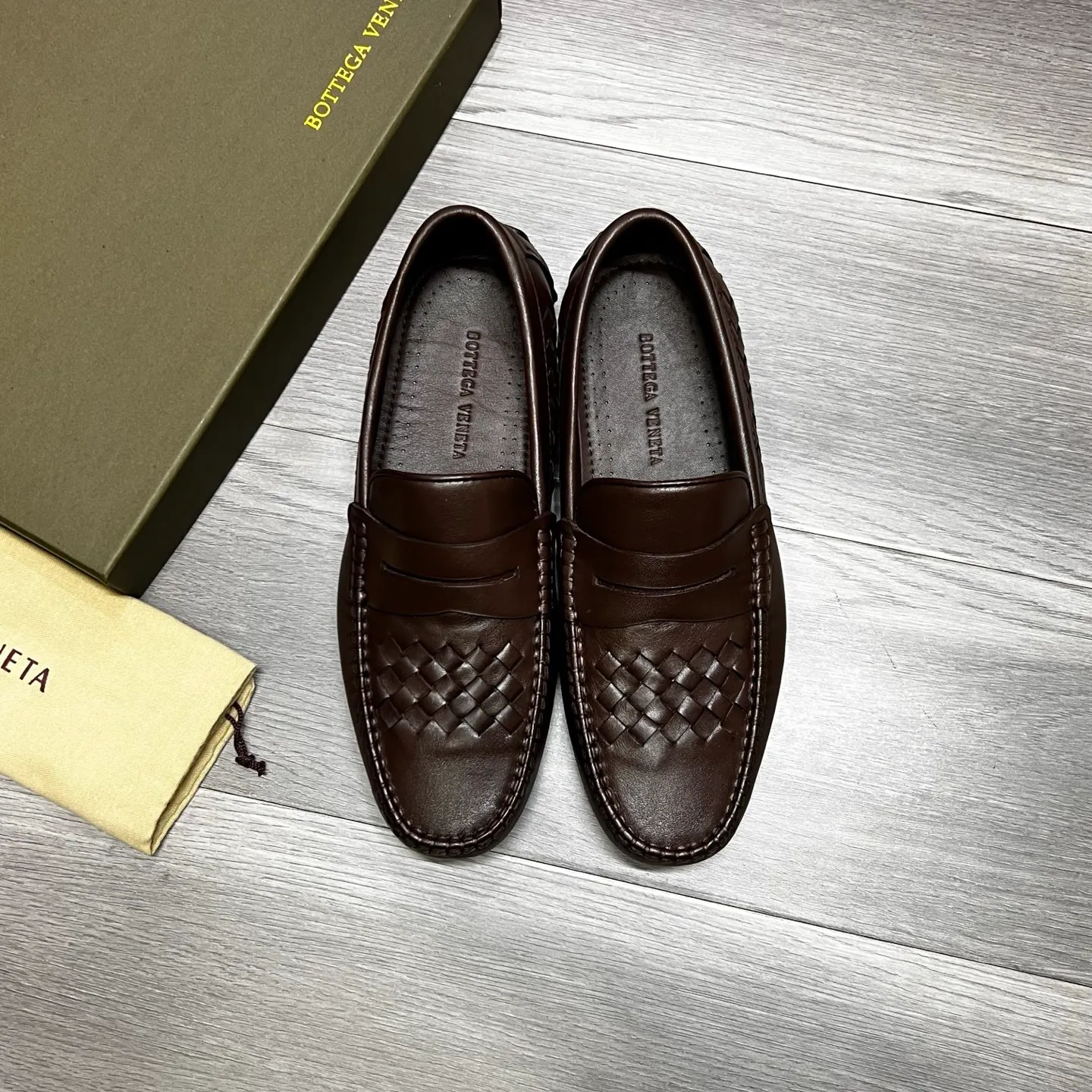 Factory price 480 BV〰️Purely handmade classic men's beanie shoes👉👉driving shoes, slip-on shoes, woven with cowhide imported from Italy, 💕water-dyed cowhide lining, 🔊original outsole, waterproof platform design, comfortable on the feet. A good choice for traveling and driving, two colors available, code number: 38-44, (45 can be customized)